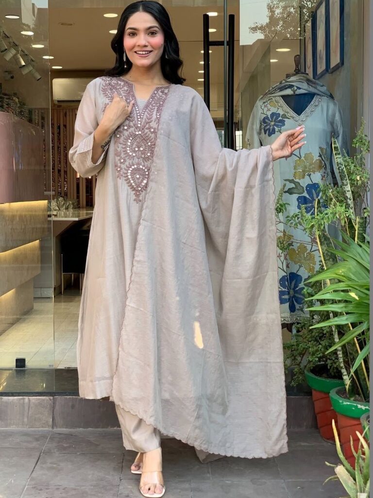 Women Embroidered Kurta with Trousers With Dupatta (M)